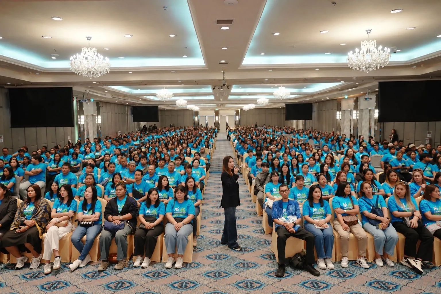 พนักงานแม็คซ์กรุ๊ปในงานประชุมประจำปี